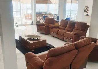 Photo du salon d'un appartement à vendre