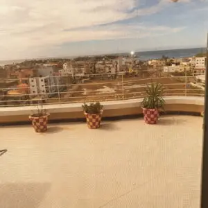 Penthouse avec grande terrasse vue sur mer à ngor meublé