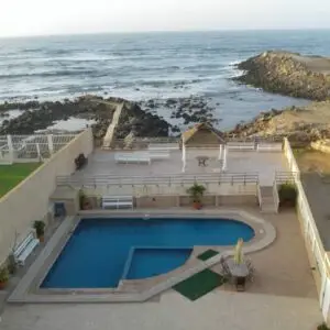Appart. grande terrasse avec piscine pieds dans l'eau à Ngor